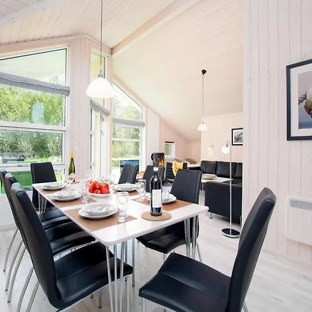 Modernes Strandhaus Fuer 8 Personen *