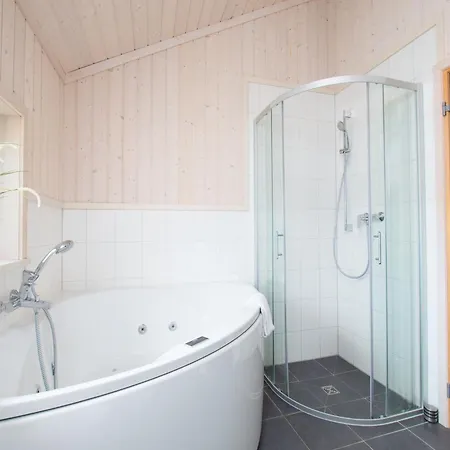 Modernes Strandhaus Fuer 8 Personen